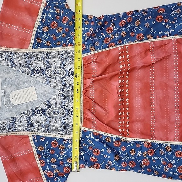 ⭐️3/ $30⭐️ Made with ❤️ Boho Chic Red Blue Floral Half Sleeves Top Size M - Picture 6 of 12
